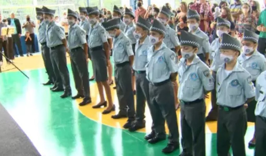 Justiça suspende lei que institui escolas cívico-militares em São Paulo