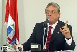 Governador Teotônio Vilela garante que fica até o final do mandato