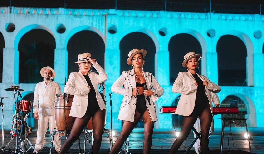 Anitta é chamada de “símbolo da união do continente” no Grammy Latino e se emociona: “não consegui superar”