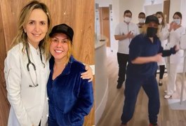 Joelma faz dança ao ter alta de hospital; cantora seguirá tratamento em casa