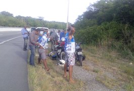 Secretário Alfredo Gaspar aborda motociclistas e participa de blitz em Alagoas