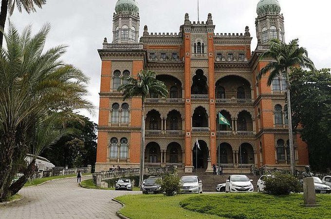 Fiocruz conduzirá estudo com injeção contra HIV em sete cidades