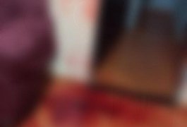 Mulher é defendida por amigo após ex-marido invadir residência e ameaçá-la de morte em Coité do Nóia