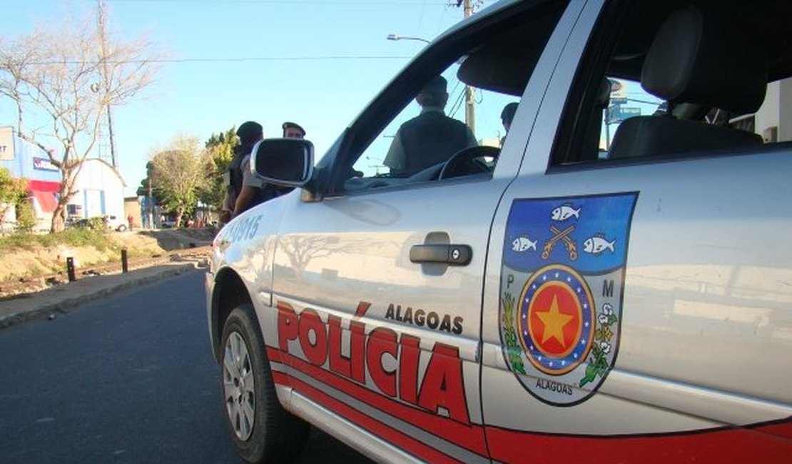 Criminosos roubam arma de vigilante de faculdade em Maceió