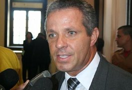 Prefeito de Viçosa continua afastado por supostos atos de improbidade, decide Justiça