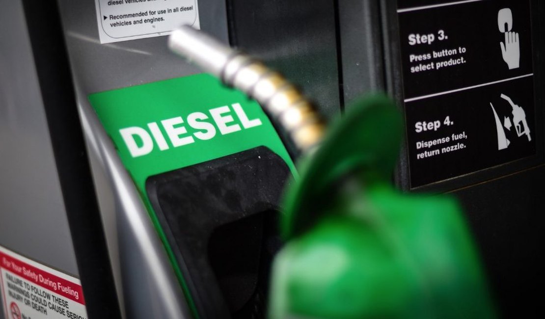 Governo anuncia compromisso de repassar custo do diesel para a tabela do frete