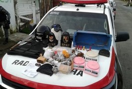 Radiopatrulha apreende drogas e colete à prova de balas do Sistema Prisional