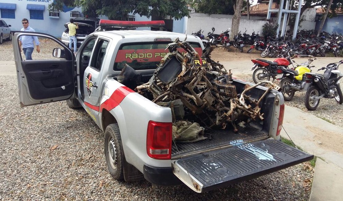Polícia Militar encontra cemitério de motos roubadas e recupera chassis em Arapiraca