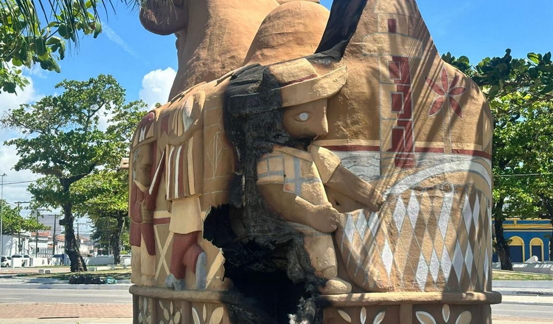 Após vandalismo contra escultura do mestre João das Alagoas em Maceió, secretaria alerta que atos semelhantes serão punidos com rigor