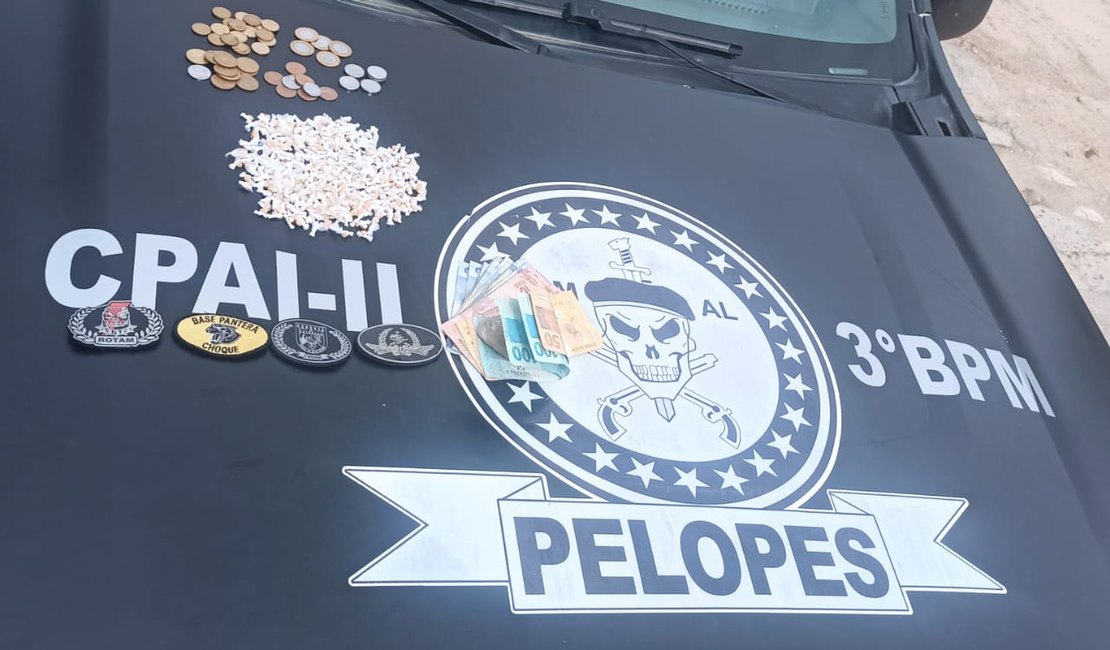 Suspeito de tráfico é preso ao tentar se esconder em banheiro de bar, em Arapiraca