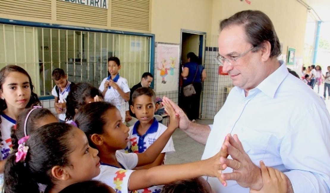 Alunos defendem o nome de Alagoas na Prova Brasil, diz Luciano Barbosa