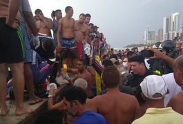 Helicóptero da Globo cai na praia do Pina, em Recife