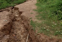 Vídeo. Chuva forma crateras em ruas e deixa moradores indignados em Arapiraca