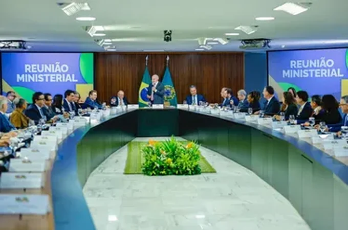 Lula anuncia saída de 18 ministros. Veja quem deixa cargo e quem entra