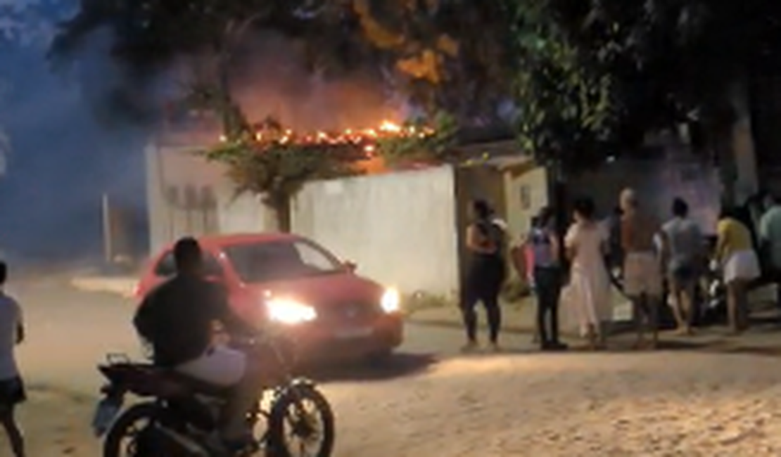 Homem sofre queimaduras em incêndio em residência na cidade de Igreja Nova