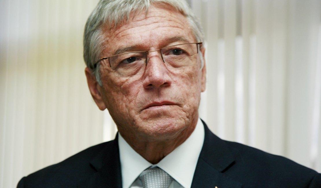 Governador de Alagoas admite atraso em entrega de presídio