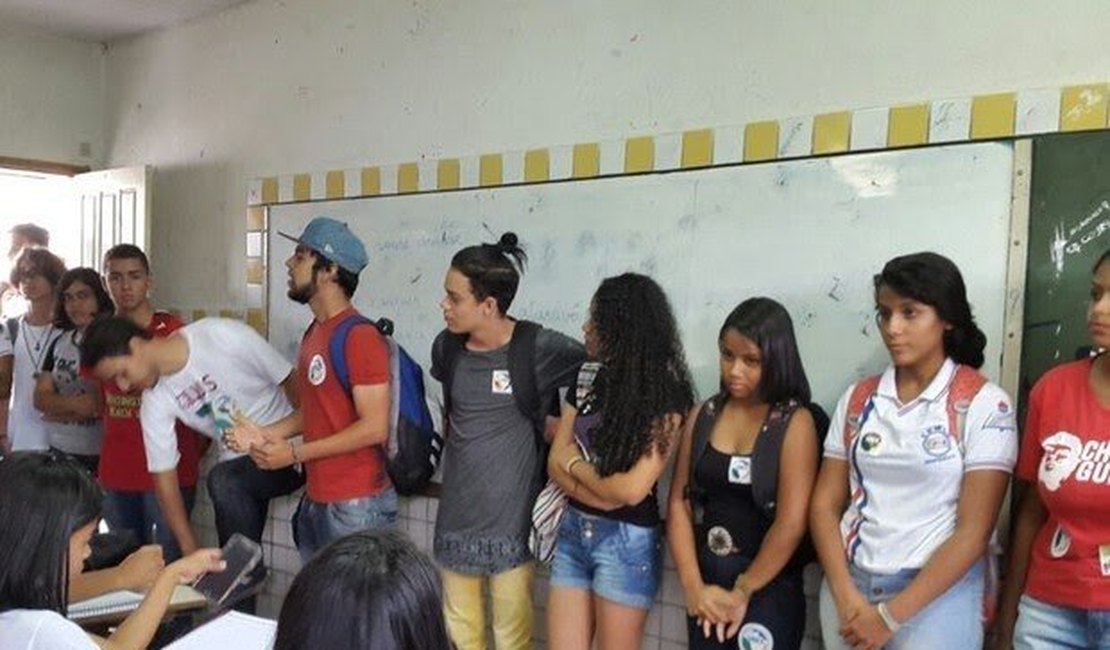 Em Alagoas: seis unidades de ensino permanecem ocupadas por estudantes