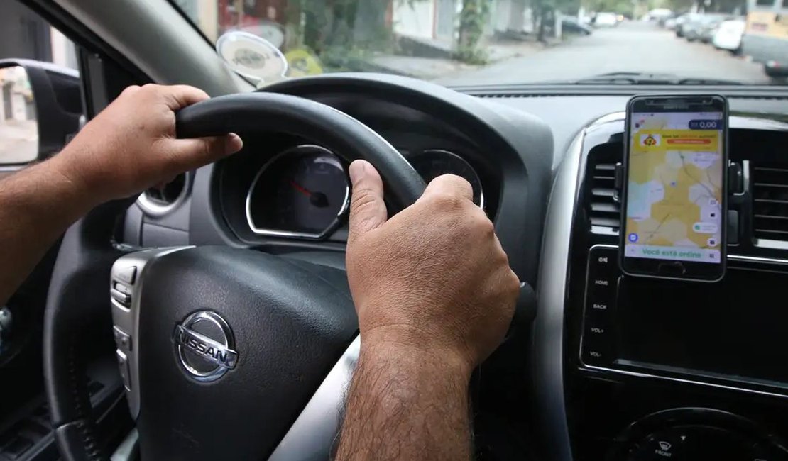 Motoristas de aplicativo devem manter MEI regular para garantir isenção do IPVA
