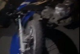 Batida envolvendo duas motos deixa um morto e dois feridos em Inhapi, AL