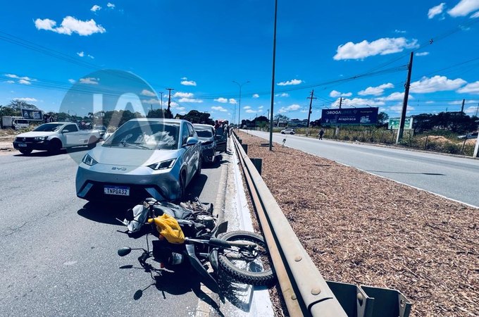 Engavetamento envolvendo quatro carros e uma moto é registrado na AL-220, em Arapiraca