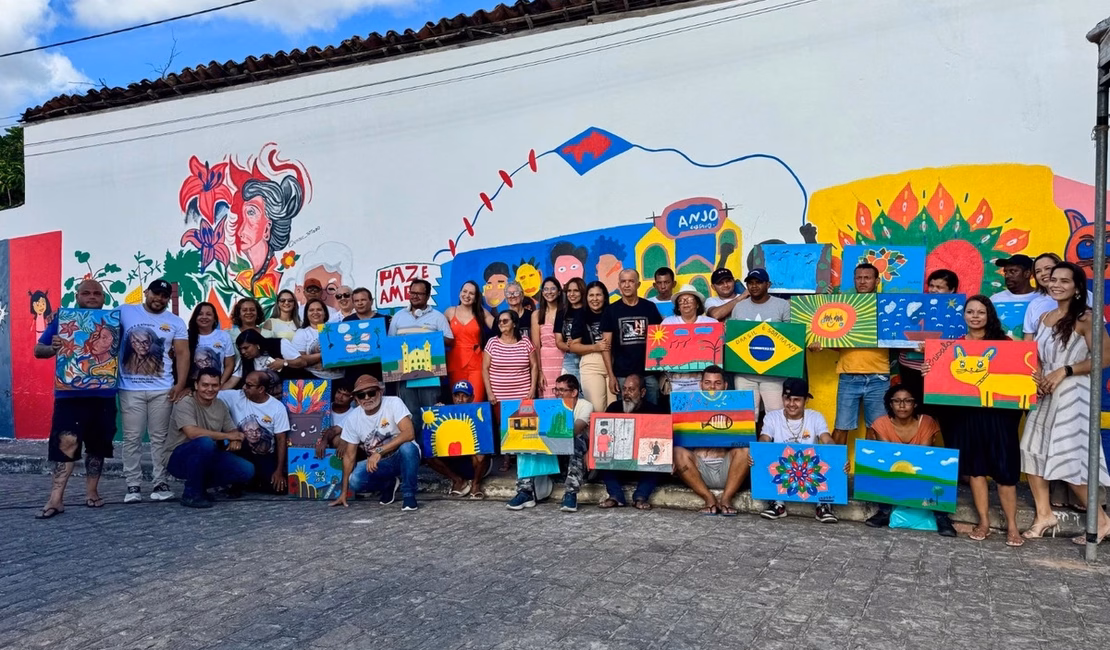 Usuários do CAPS de Penedo e de Igreja Nova concluem pintura mural do Projeto Nise em Cores e Formas