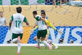 Em jogo com VAR e alerta de tempestade, Palmeiras conquista a 1ª vitória no Mundial