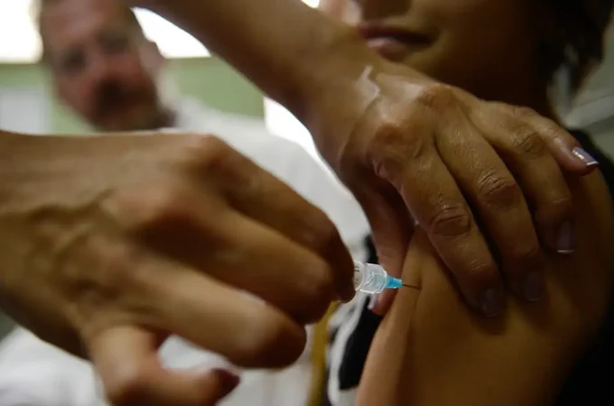 Consultas por lesões pré-cancerígenas caem após vacina contra HPV