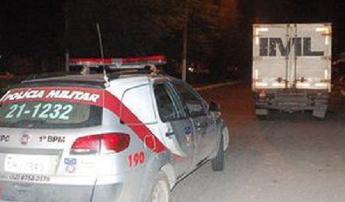 Jovem é espancado a pauladas e morre na parte baixa de Maceió