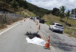 Colisão entre caminhão e moto deixa motociclista morto em rodovia alagoana