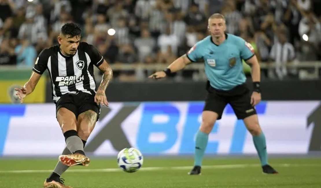 Segue o líder! Botafogo ganha do Corinthians por 3 a 0 e segue invicto na Série A