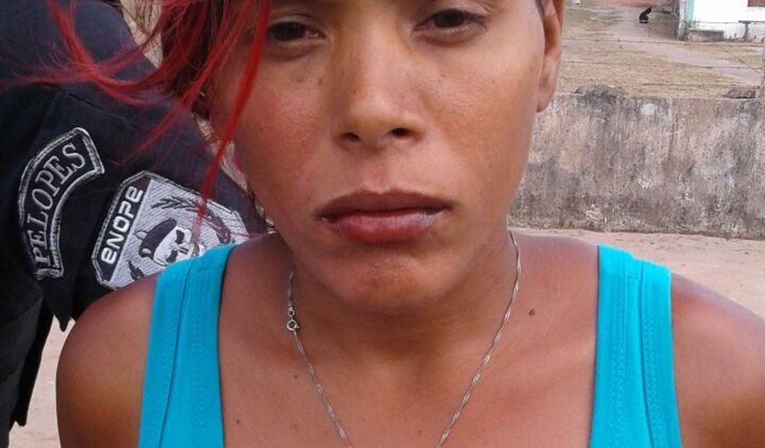 Mulher é presa com arma de guerra em Arapiraca