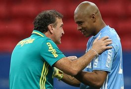 Bons jogos rendem até apelido, mas Jailson ainda recebe dicas de Cuca