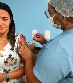 HEA promove vacinação contra a Influenza e Covid-19 para servidores