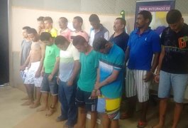 Em coletiva, polícia apresenta 14 suspeitos em vários crimes na cidade do Rio Largo