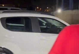 Casal de turistas tem carro arrombado e pertences levados na Praia do Francês