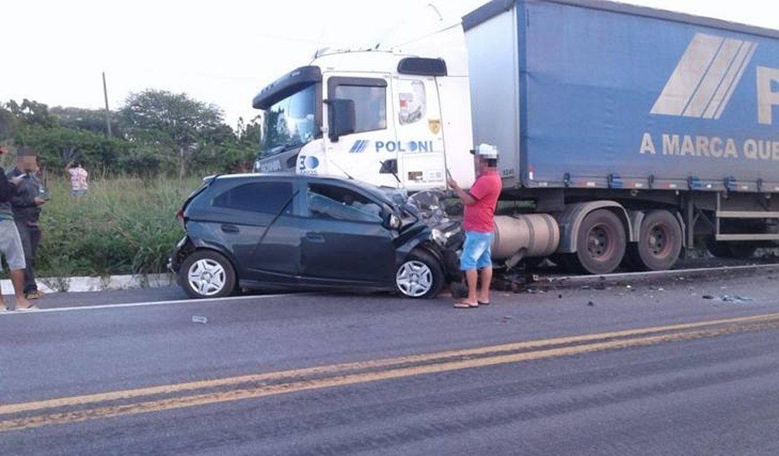 Acidente envolvendo carro com placa de Arapiraca resulta em três mortos em Garanhuns