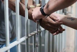 Filho é preso após ameaçar a própria mãe e tentar feri-la com faca em Arapiraca
