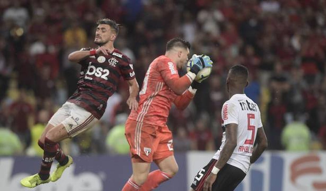 Na estreia de Fernando Diniz, São Paulo segura o Flamengo no Maracanã