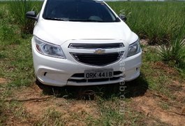 Veículo com placa de Arapiraca é abandonado na AL-105, em Coruripe