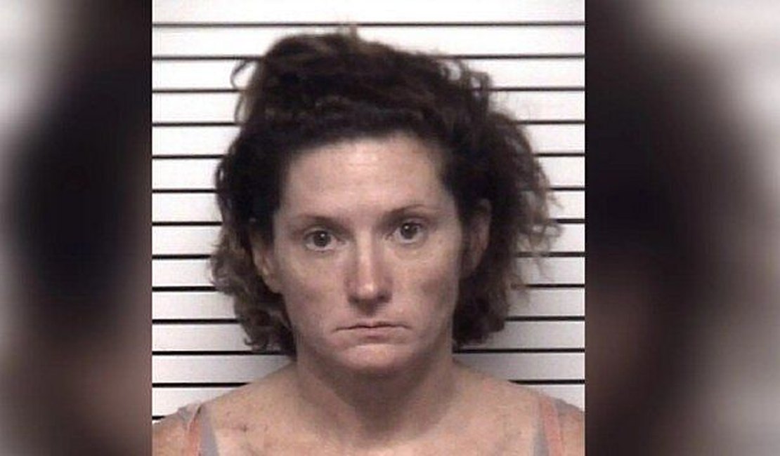 Professora volta a fazer sexo com aluno após ter sido afastada de escola pelo mesmo ato