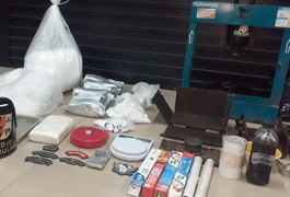 Mais de ﻿22 kg de cocaína são apreendidos em refinaria de drogas em Arapiraca