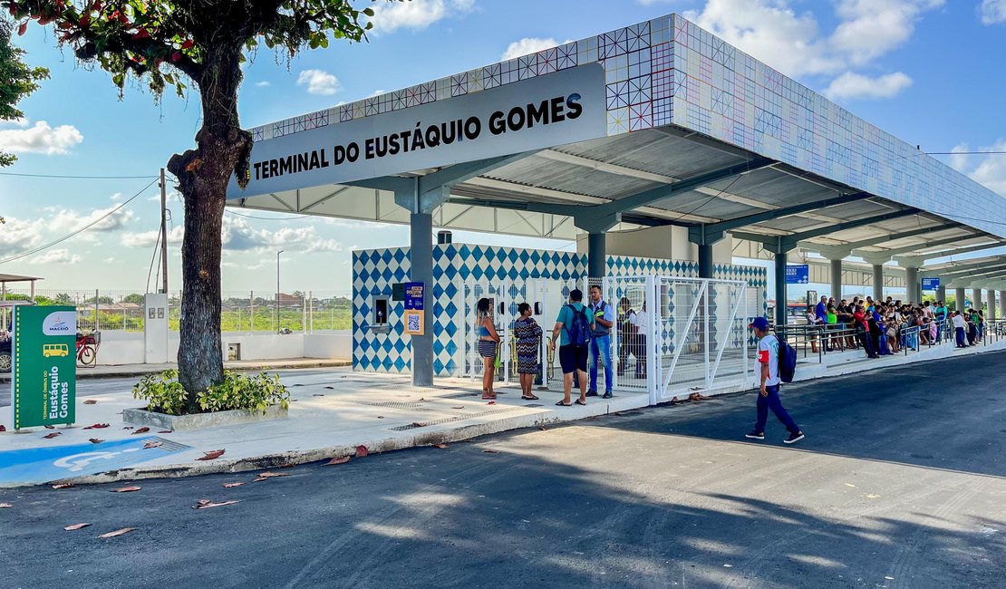 Tentativa de agressão a passageira em ônibus termina em prisão, em Maceió
