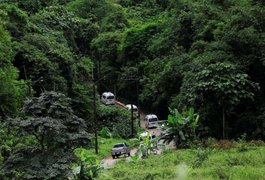 Mais três meninos são resgatados da caverna na Tailândia