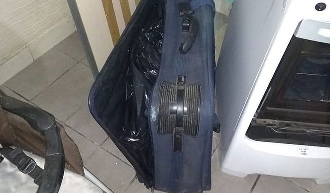 Mãe é acusada de matar a filha e de esconder o corpo em mala