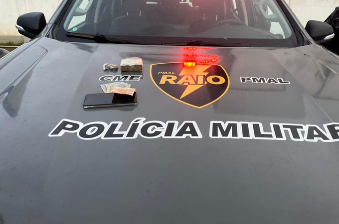 Dois homens são presos em flagrante por tráfico de drogas na Vila Brejal, em Maceió