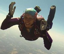 Nos EUA, mulher de 65 anos morre após mau funcionamento do paraquedas