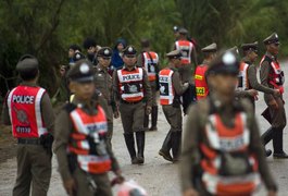 Equipe de resgate retira quinto jovem de caverna na Tailândia