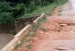 Em vídeo, morador mostra situação precária de passagem de água na zona rural de Girau do Ponciano; assista