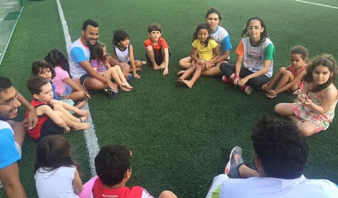 Educadores fazem ato em prol de melhorias para a categoria