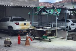VÍDEO: Vaquinha solidária busca recuperar prejuízo do 'Rei do Milho', que teve carrinho destruído por incêndio em Arapiraca